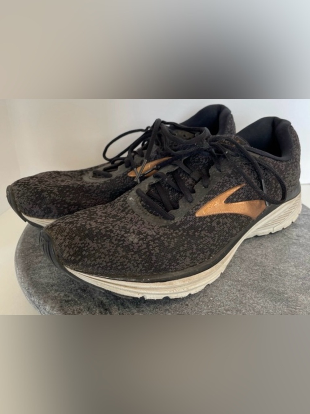 💛 Brooks Anthem Grey Rose Gold Tennis Shoes 12